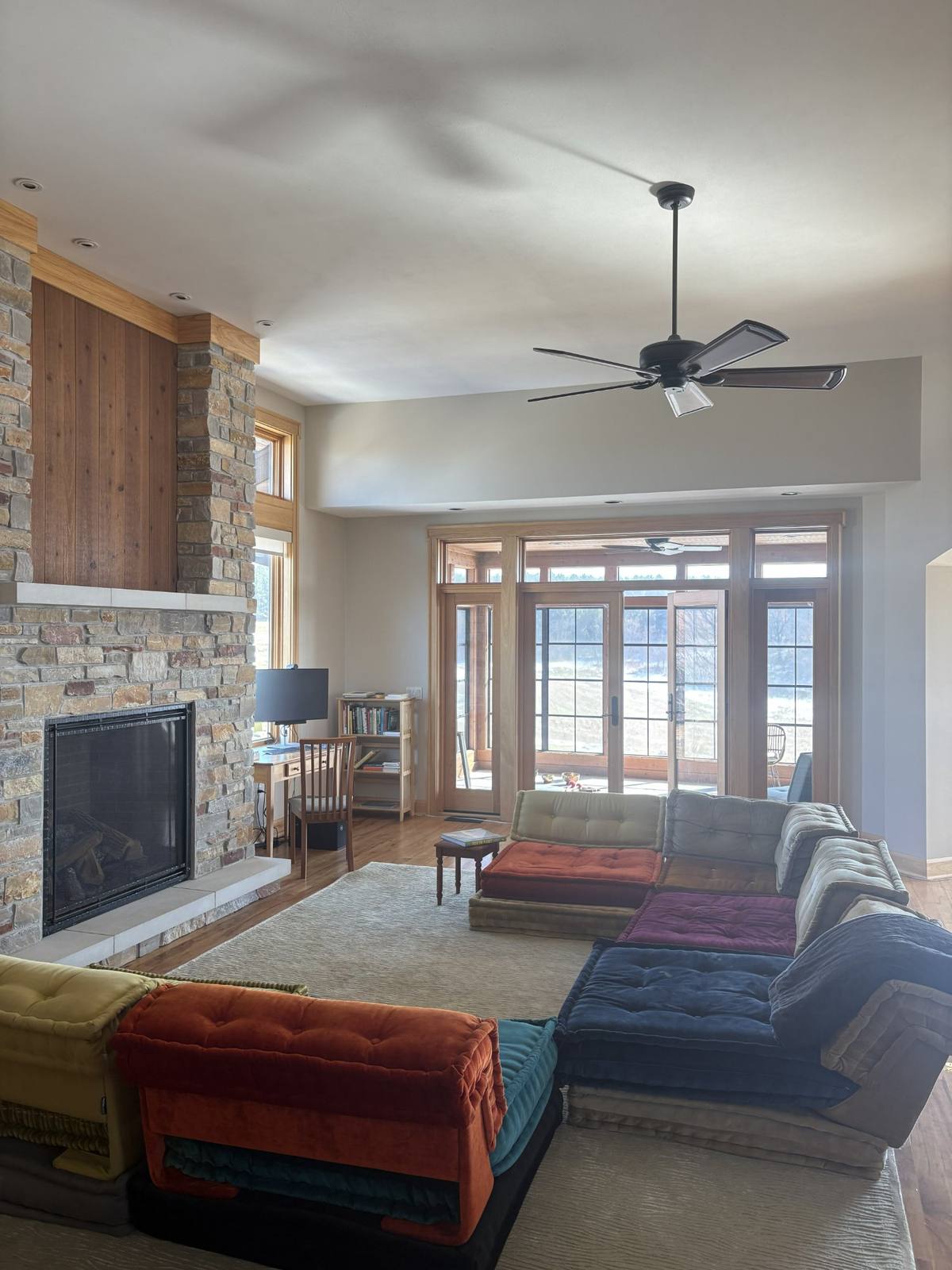 Flynn Creek Farm - living room